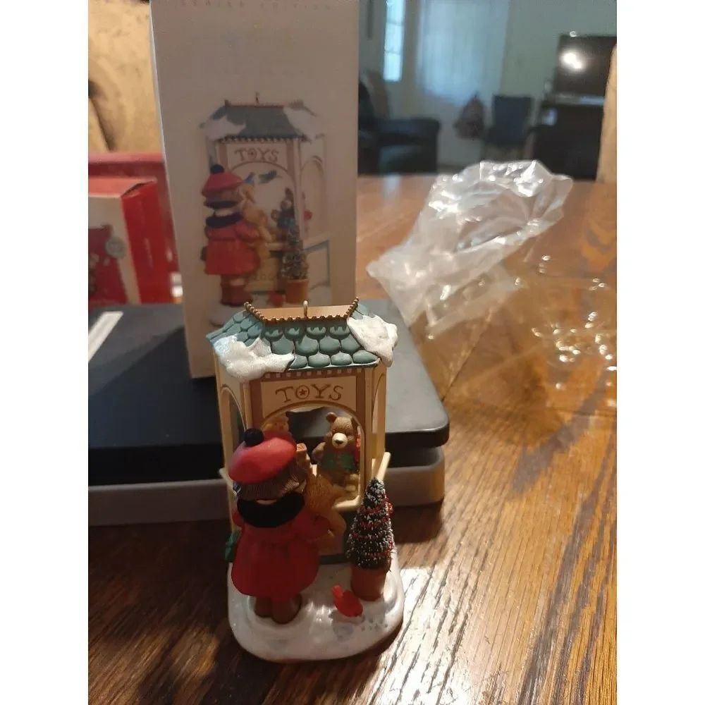 New 2006 Hallmark Keepsake Christmas Window Holiday Ornament